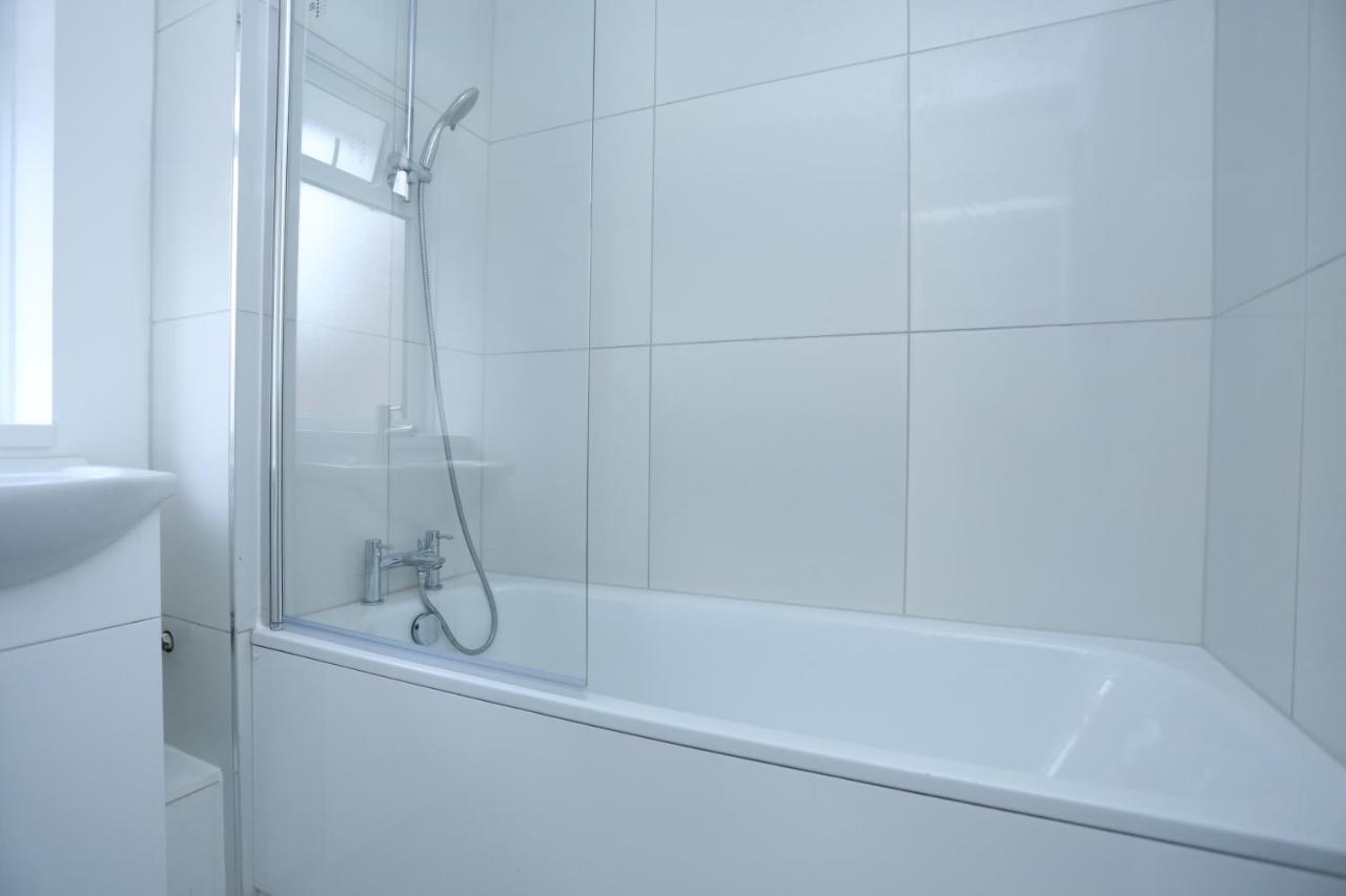 Abbeywood Station House London Apartment Exterior foto