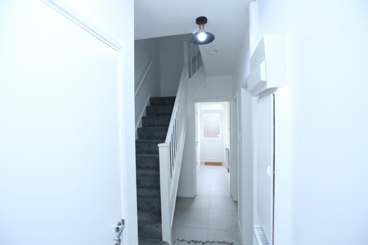 Abbeywood Station House London Apartment Exterior foto