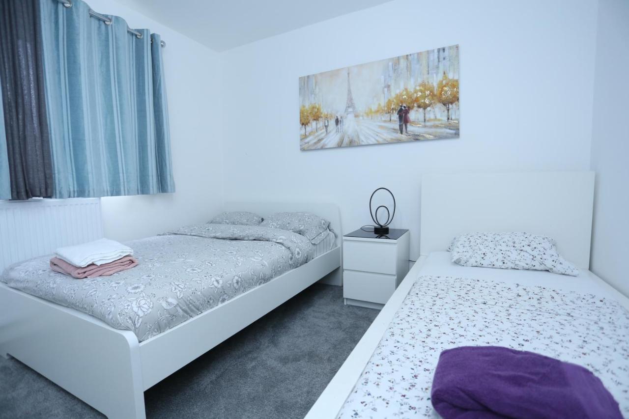Abbeywood Station House London Apartment Exterior foto